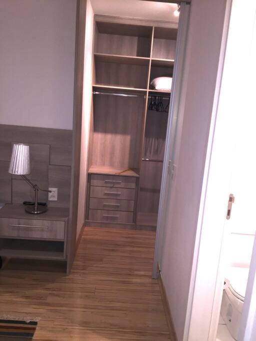 Apartamento 1071 -em Frente Ao Hosp Einstein São Paulo